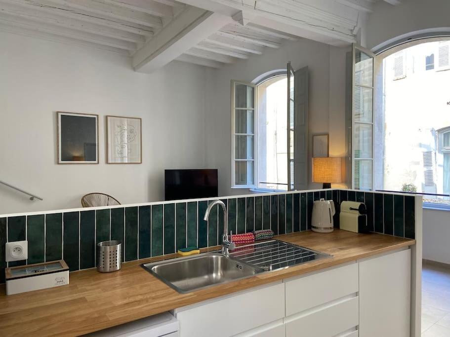 Appartement Avec Ventilateurs Proche Du Palais Des Papes 亞維農 外观 照片
